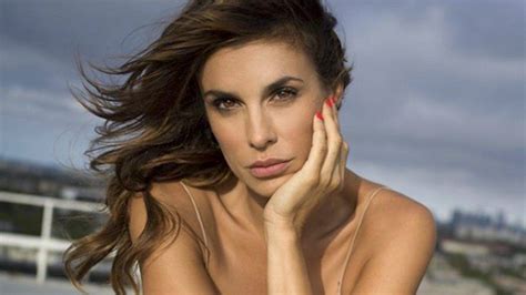 Elisabetta Canalis completamente nuda in piscina